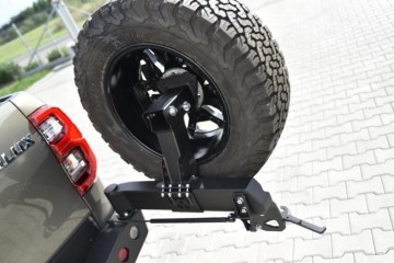 Hilux2020 sr5uchwytkola14 768x513