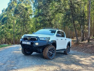 Hiluxrevolegendfrontbumper6