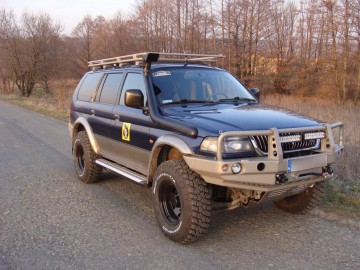 Mitsubishi pajero s