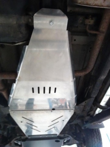 Nissannavarad4010 14oslona reduktorafabryka4x4 rotated