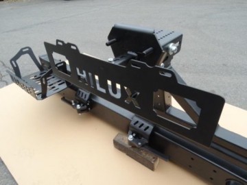 Toyota hilux 08 11 mocowanie kola i kanistra fabryka 4x4 5 510x383