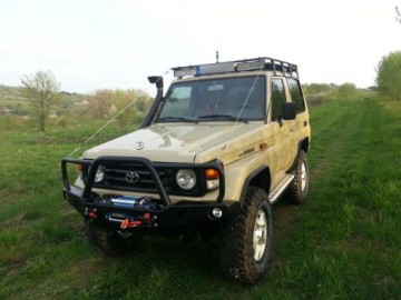 Toyota hzj 71 zderzak przod z bullbarem fabryka 4x4 1 510x383