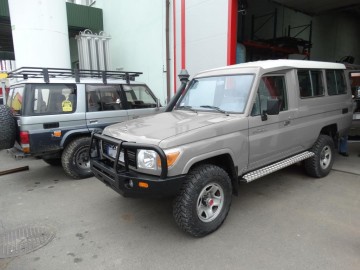 Toyota hzj 78 zderzak przod z bullbarem fabryka 4x4 3