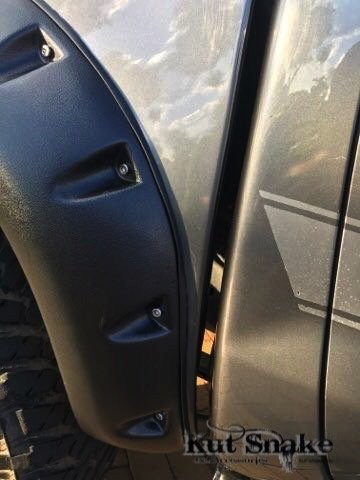 Toyota spatbordverbreders voor toyota hi lux 2005 1