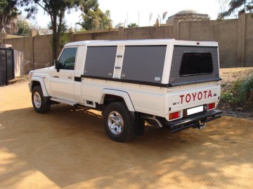 Whiteframemedgreytreaddoors1